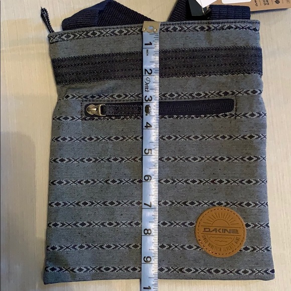 Dakine Canvas Dive Cross Body Bag NWT - Picture 9 of 10